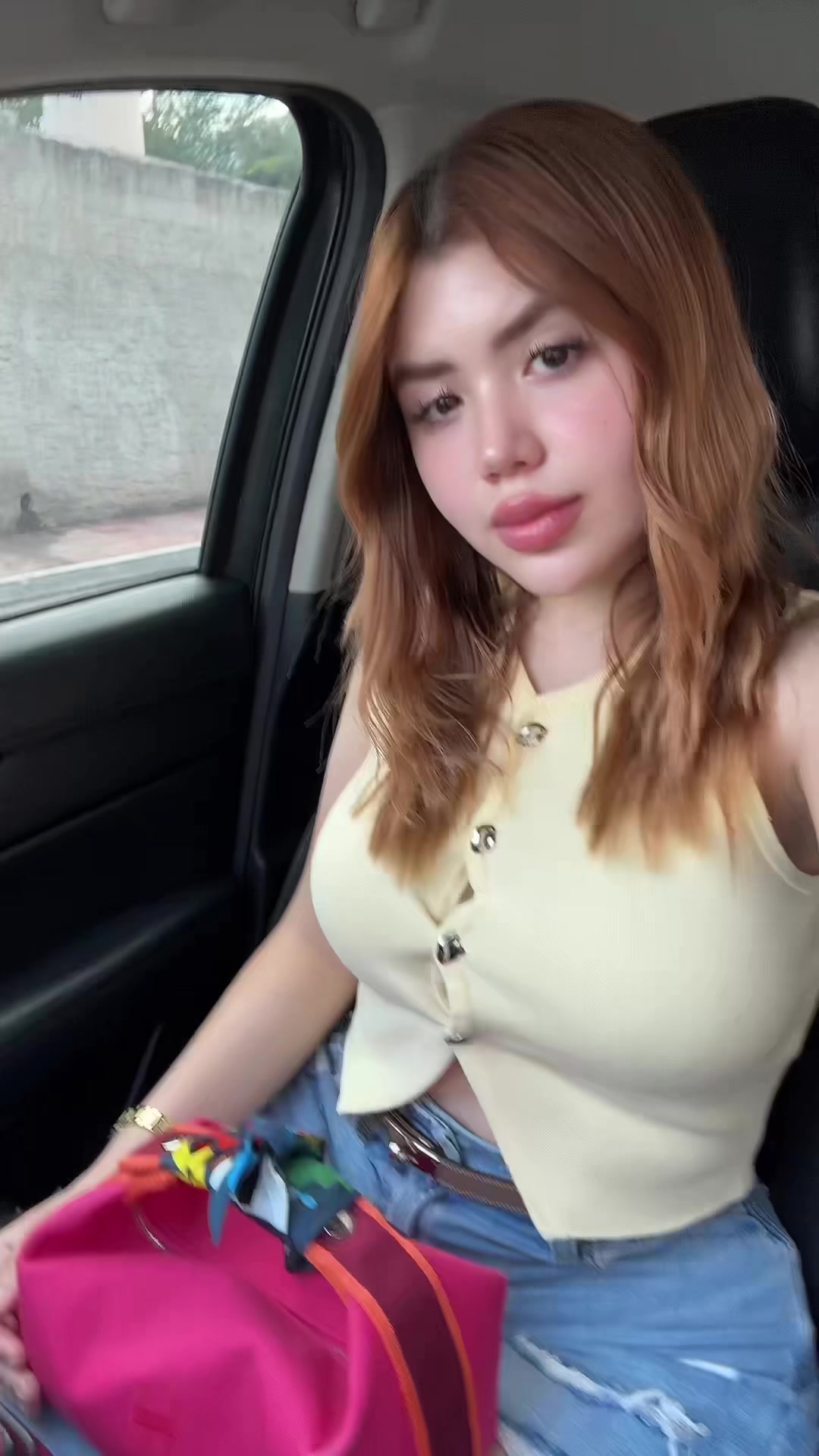 @Moniinay