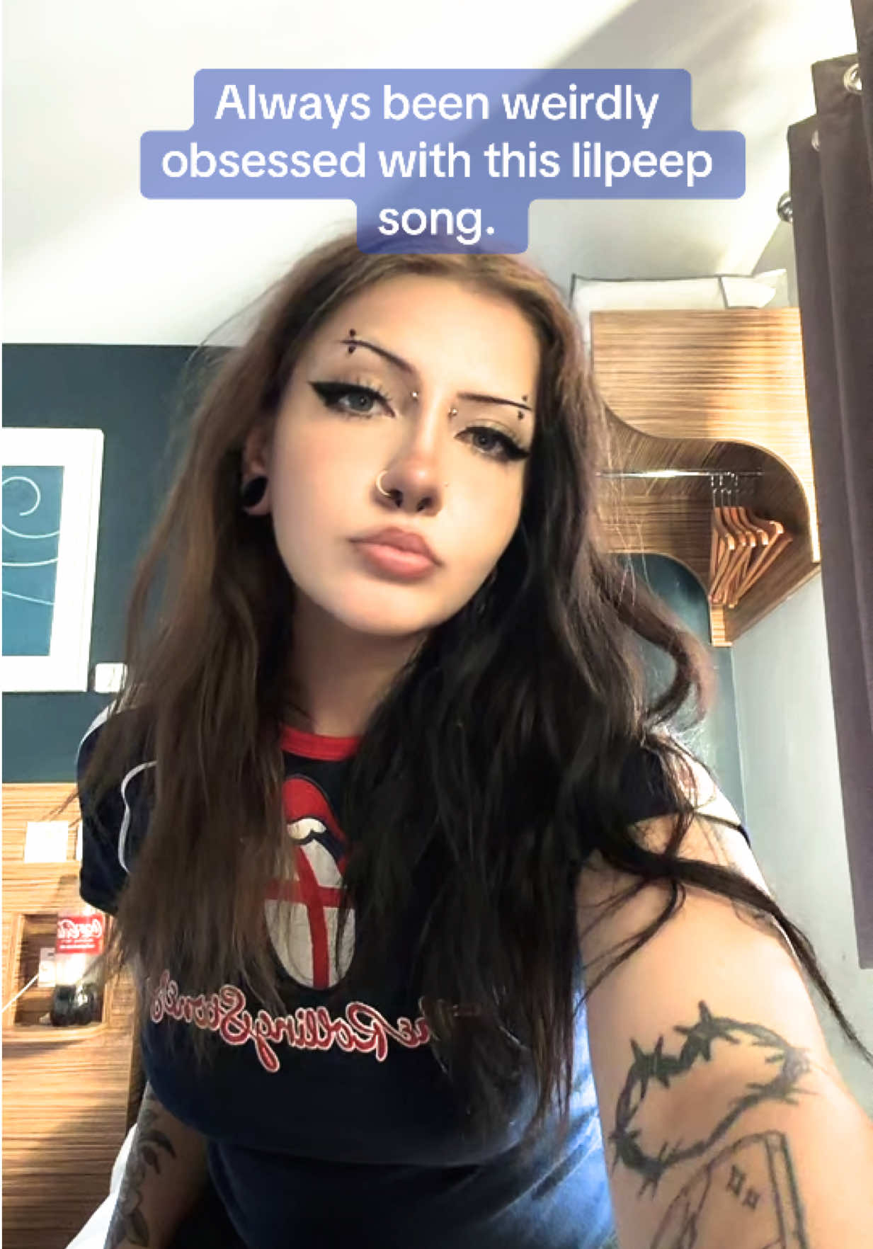 @Erry 🖤🌙♱