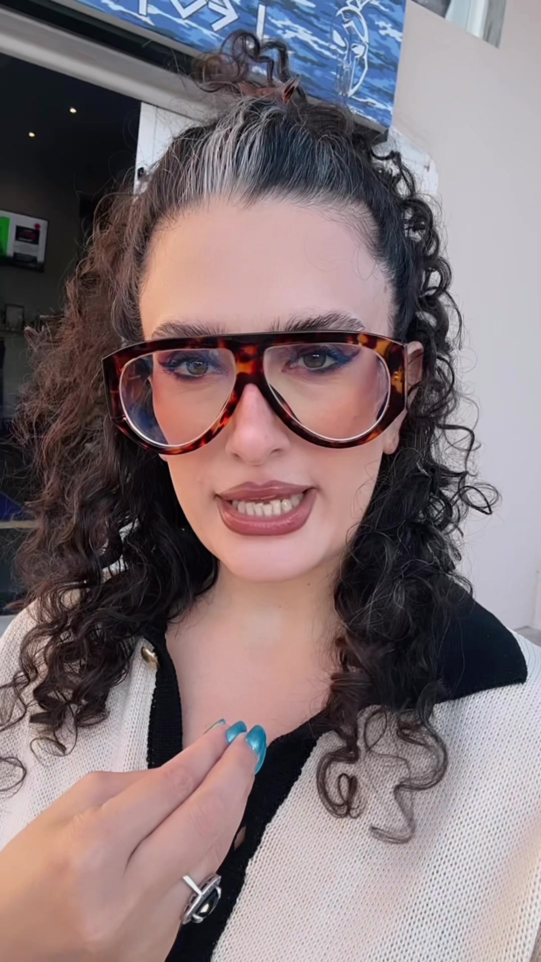 @apol_leon
