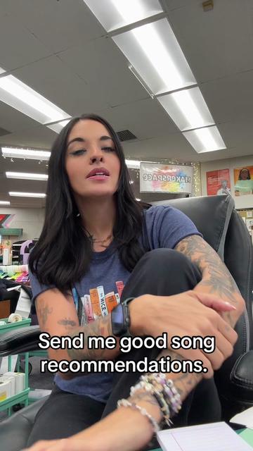 @Laura 📚 🌎 🖤