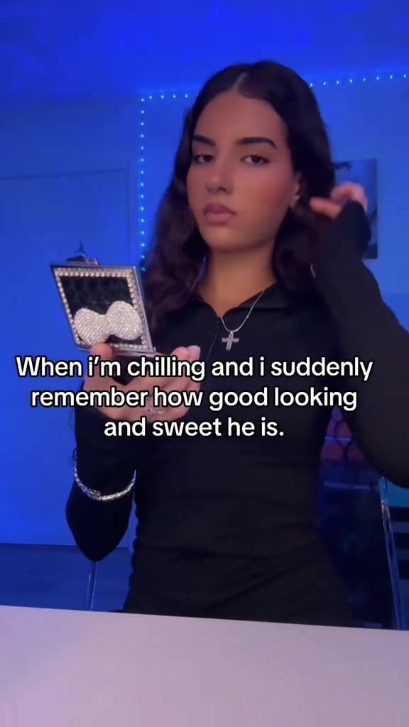 @👠