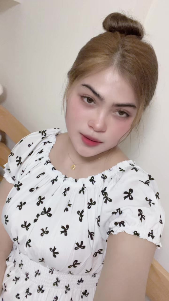 @AMI AGHATA🇭🇰