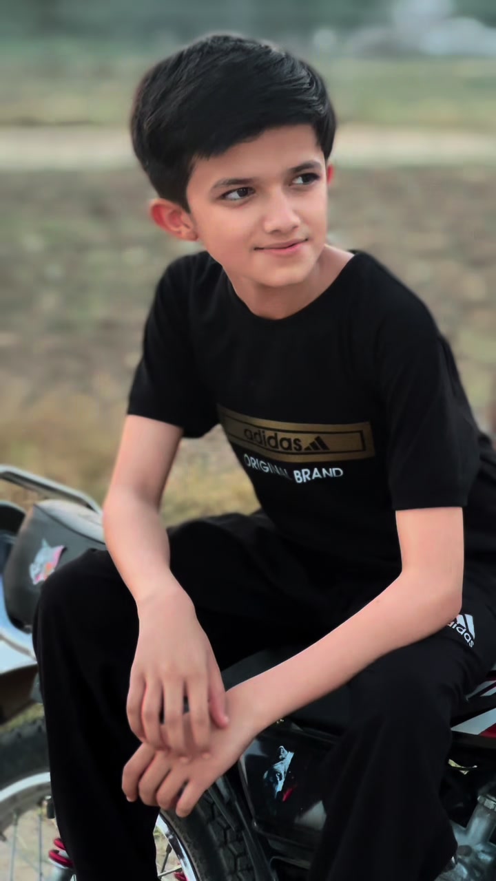 @Hassanalinew403👑