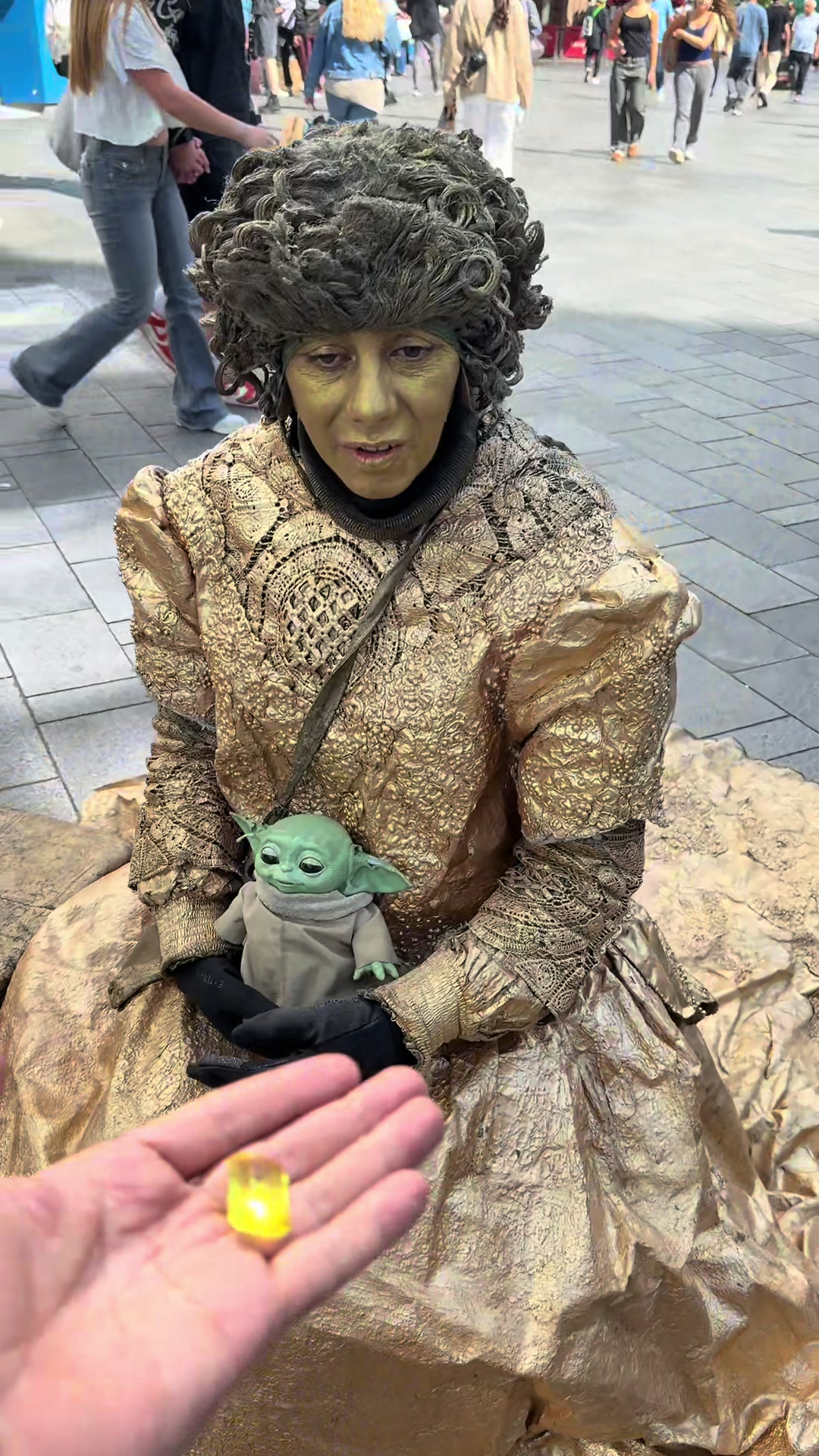 @goldenladystatue