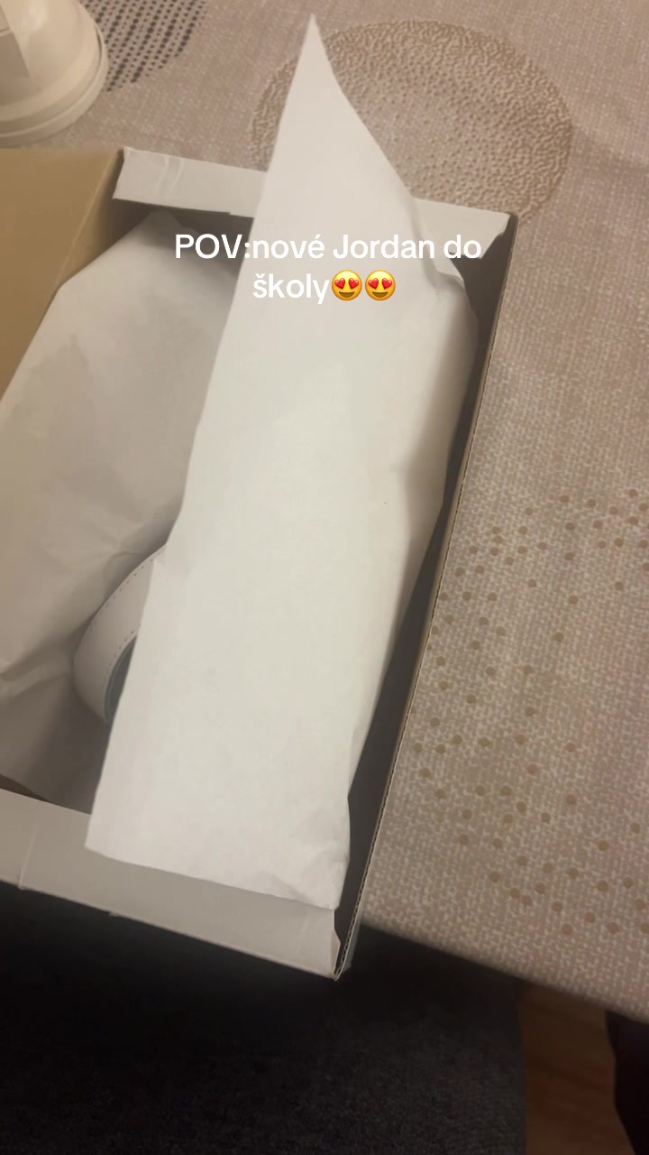 @𝐂𝐡𝐢_𝐚𝐫𝐤𝐚𝐚🌸🤍
