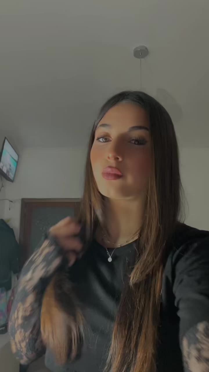 @clari_