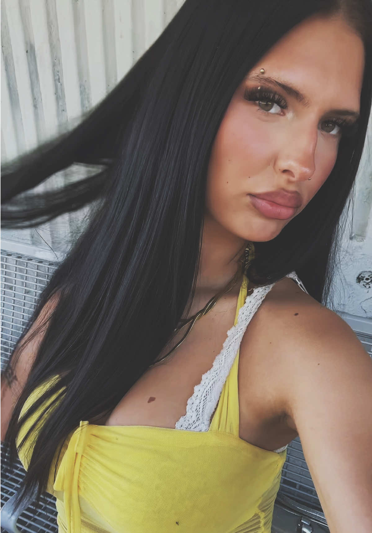 @￴