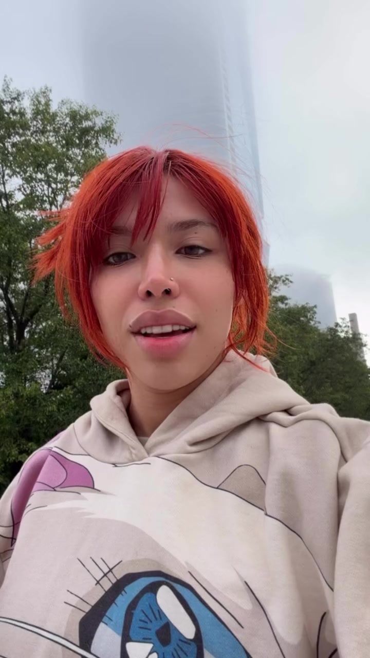 @👩🏻🦰