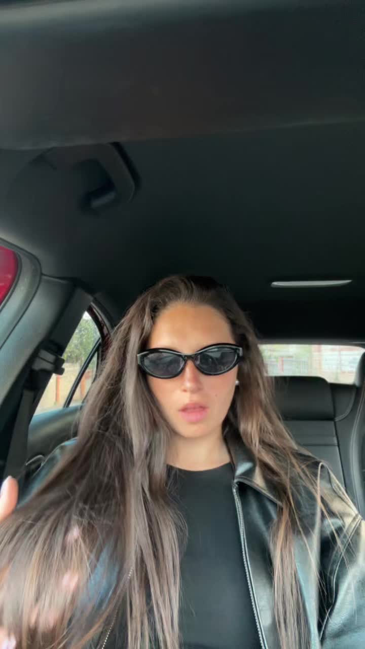 @aroneey10