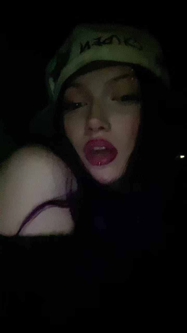 @pretty.poison.4.4.4