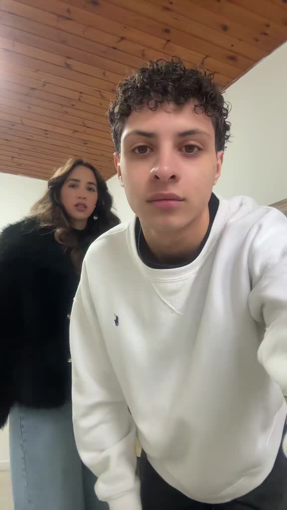 @Vaaleee_02
