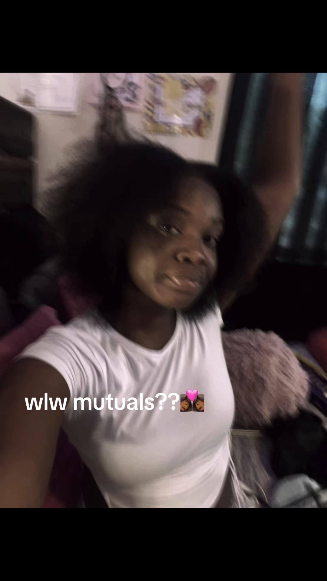 @totallynotmyra_