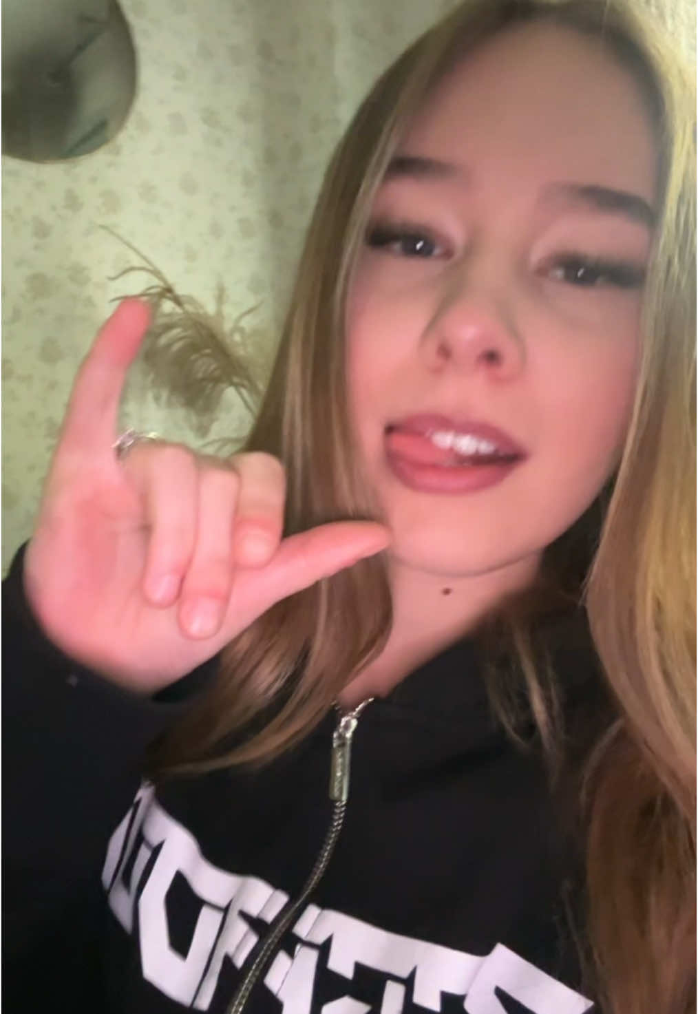 @lara🖤🪩