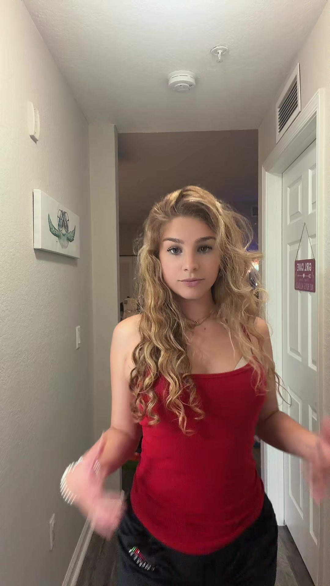 @Theyluvvella