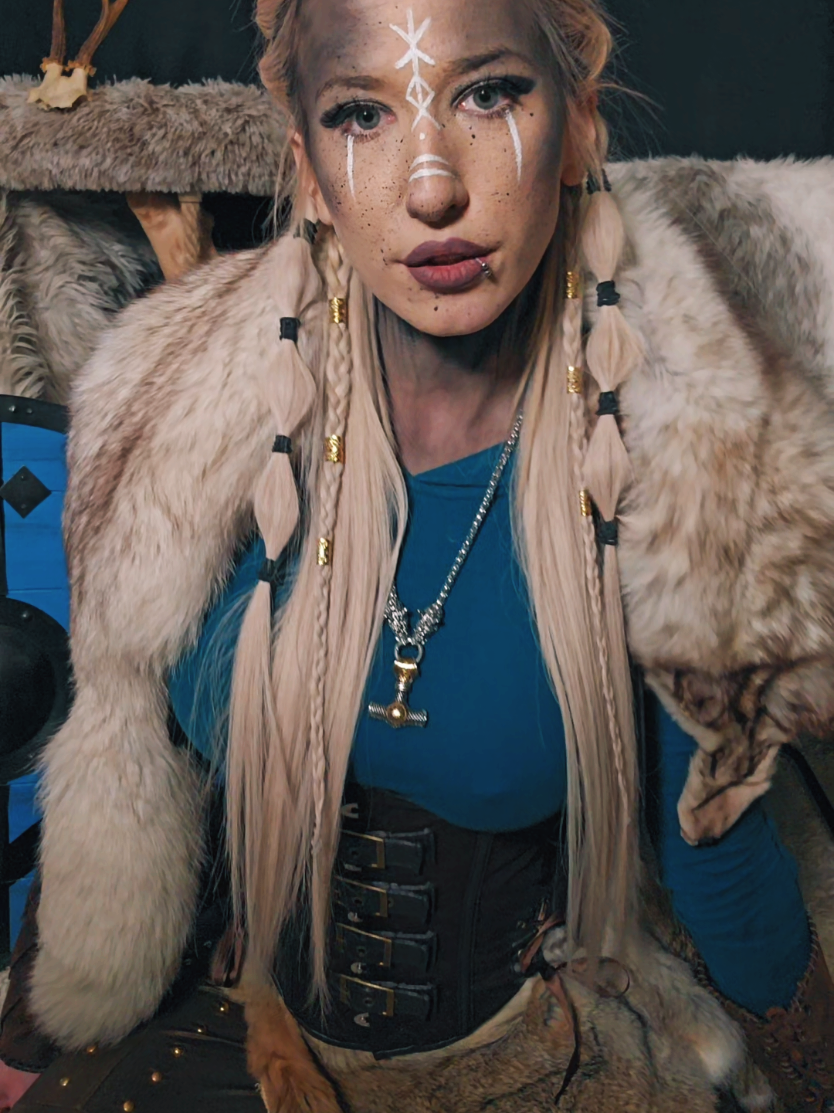 @VikingJulia