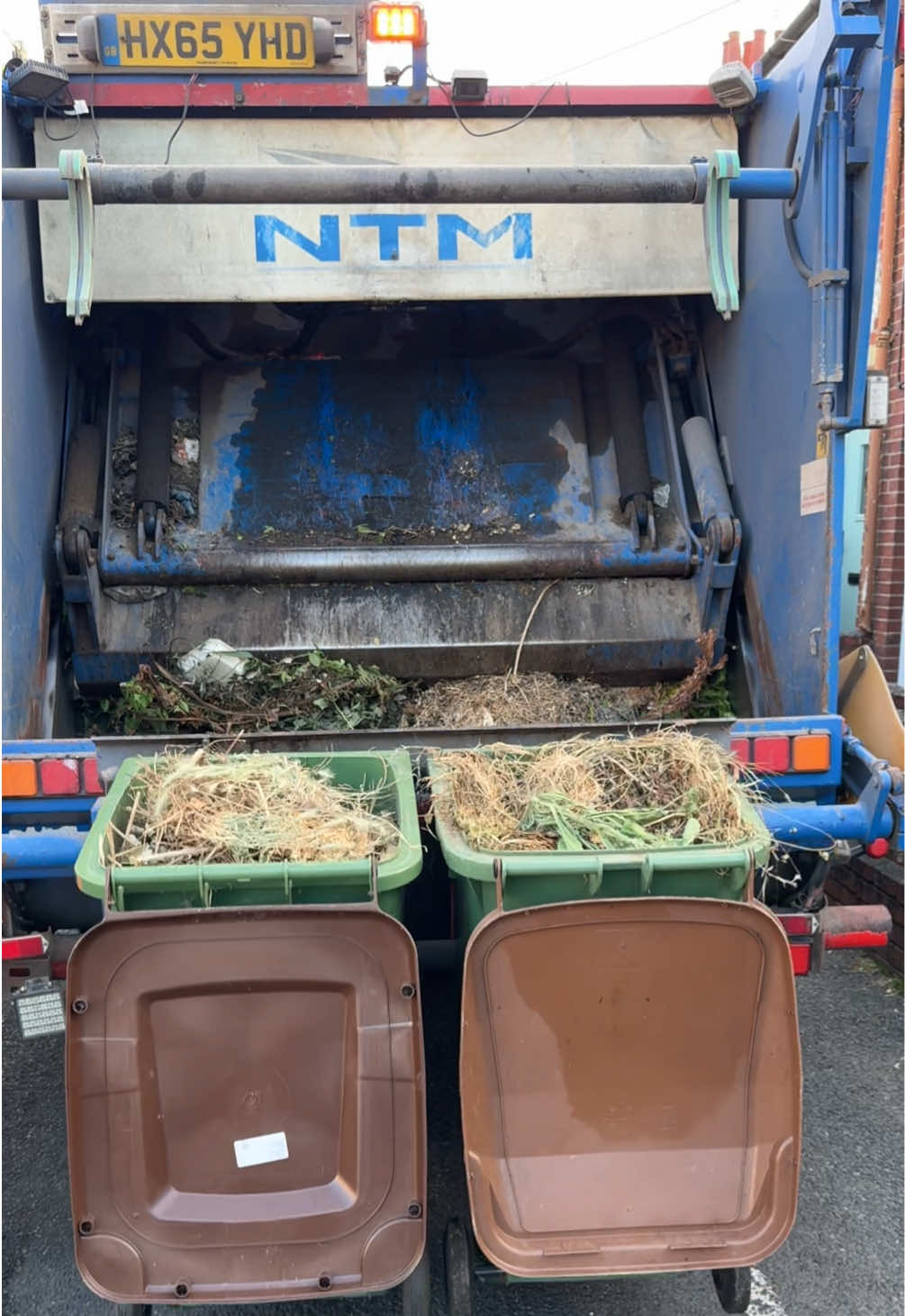 @Sussex Bin Lorrys