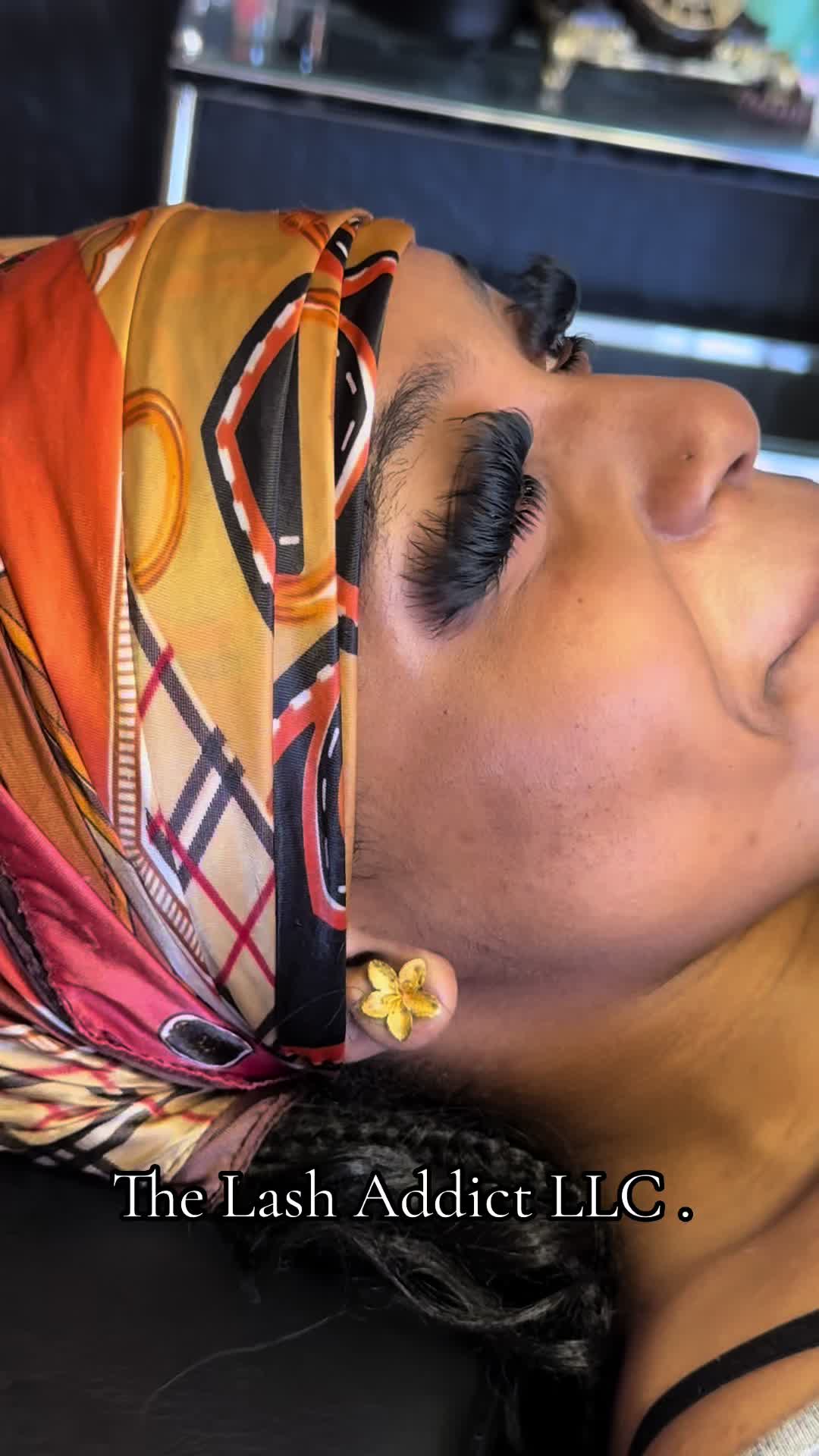 @TheeLashAddictt