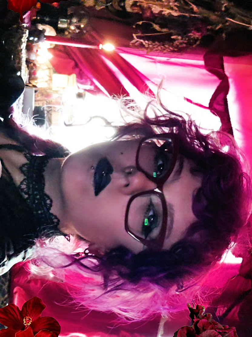 @🦇𝓥𝔂𝓷🦇 {Wesker's worms}