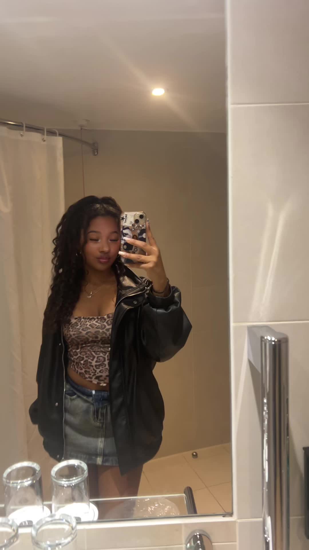 @shani x
