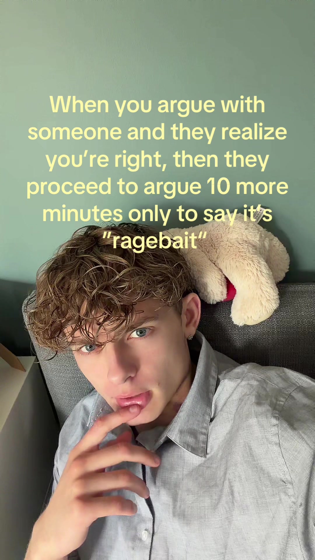 @⃟