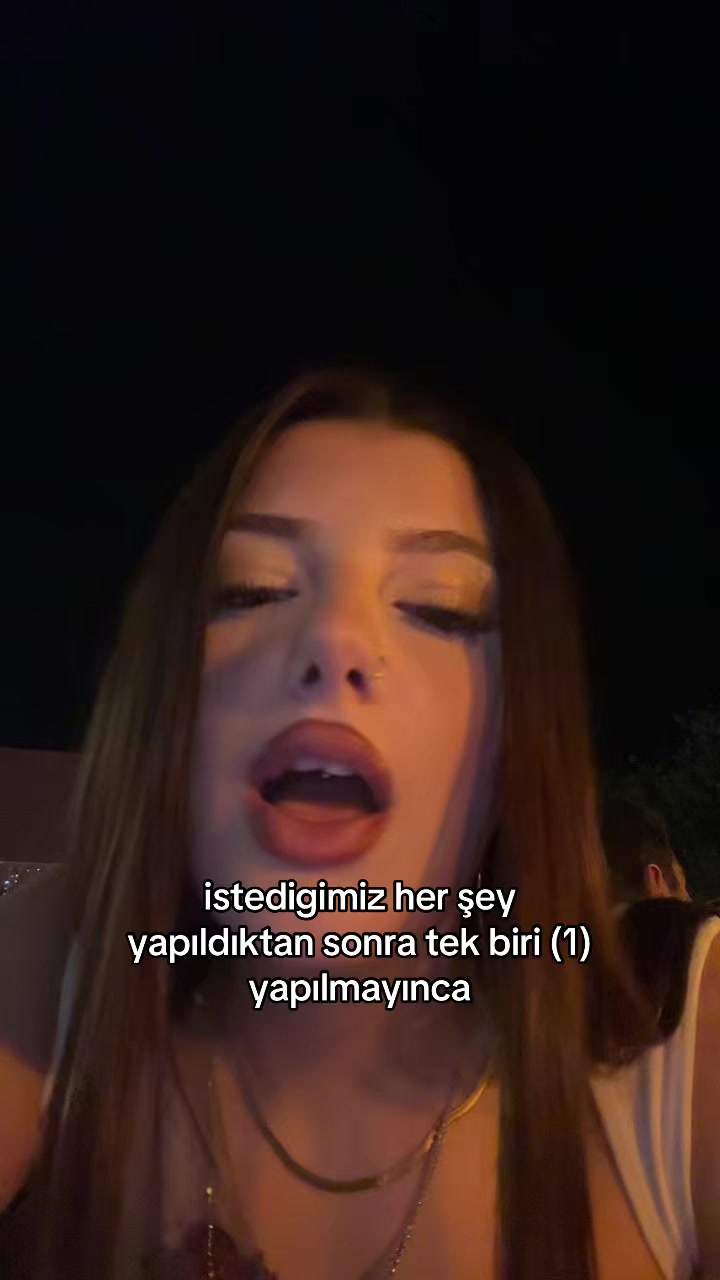 @Azra Eşref