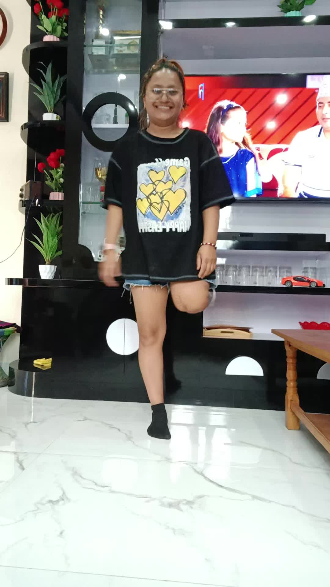 @one leg girl