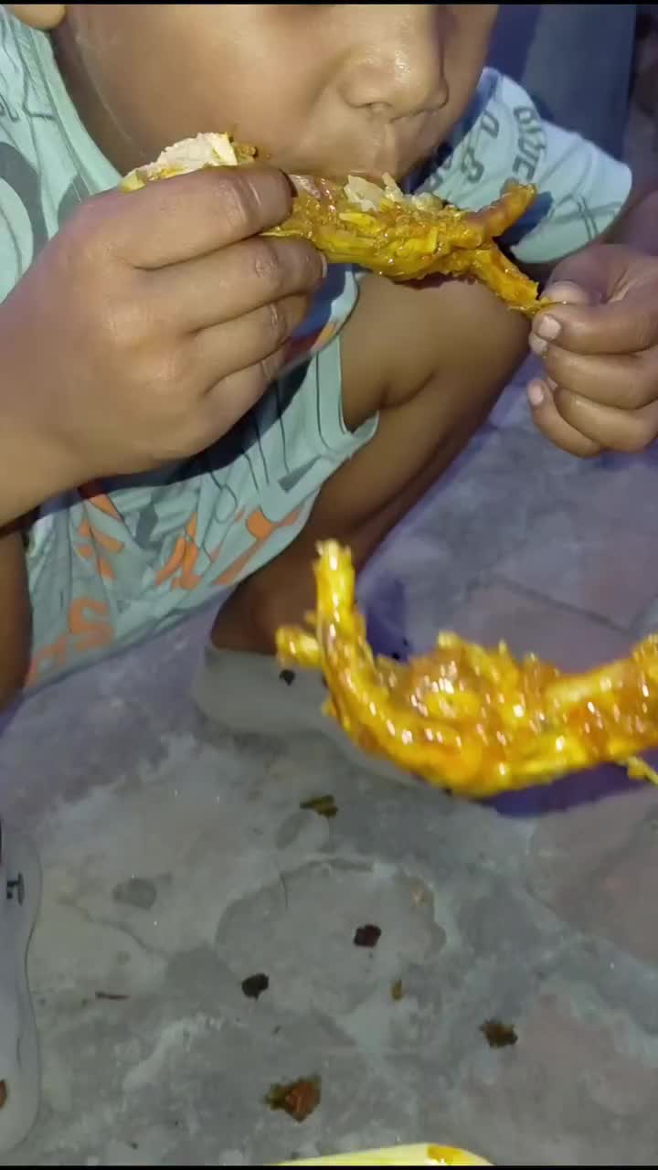 @Yeh Kali Kali ankhe 👀