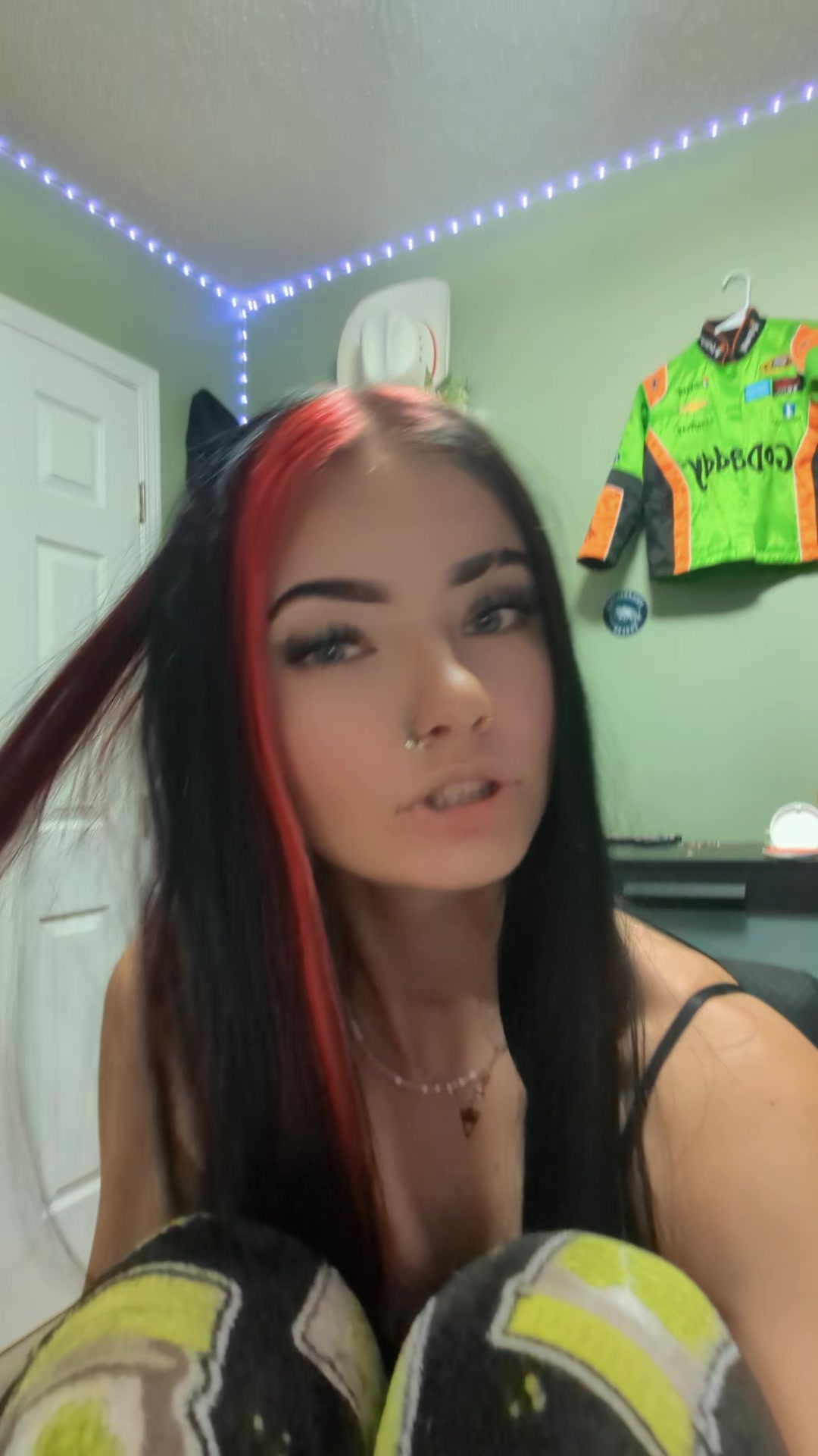 @🫥