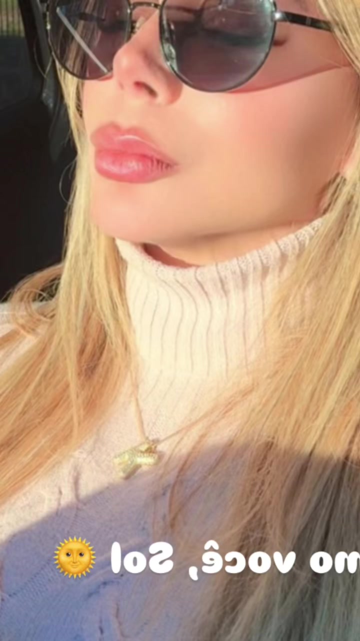 @KarllaMello
