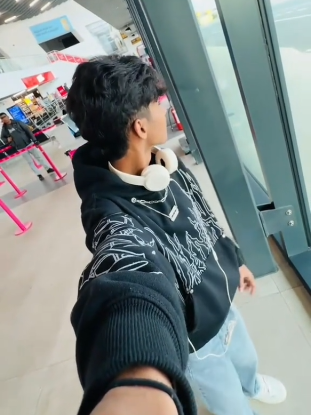 @𝑲𝒂𝒖𝒔𝒉𝒛 🦢ᥫ᭡.