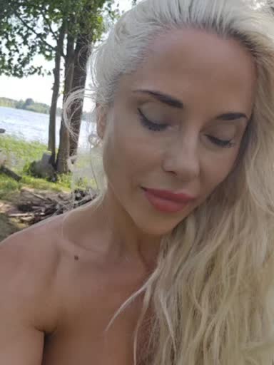 @BlondiFox
