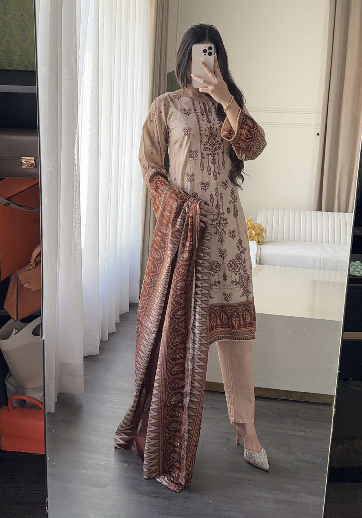 @H&W COLLECTION LIMITED