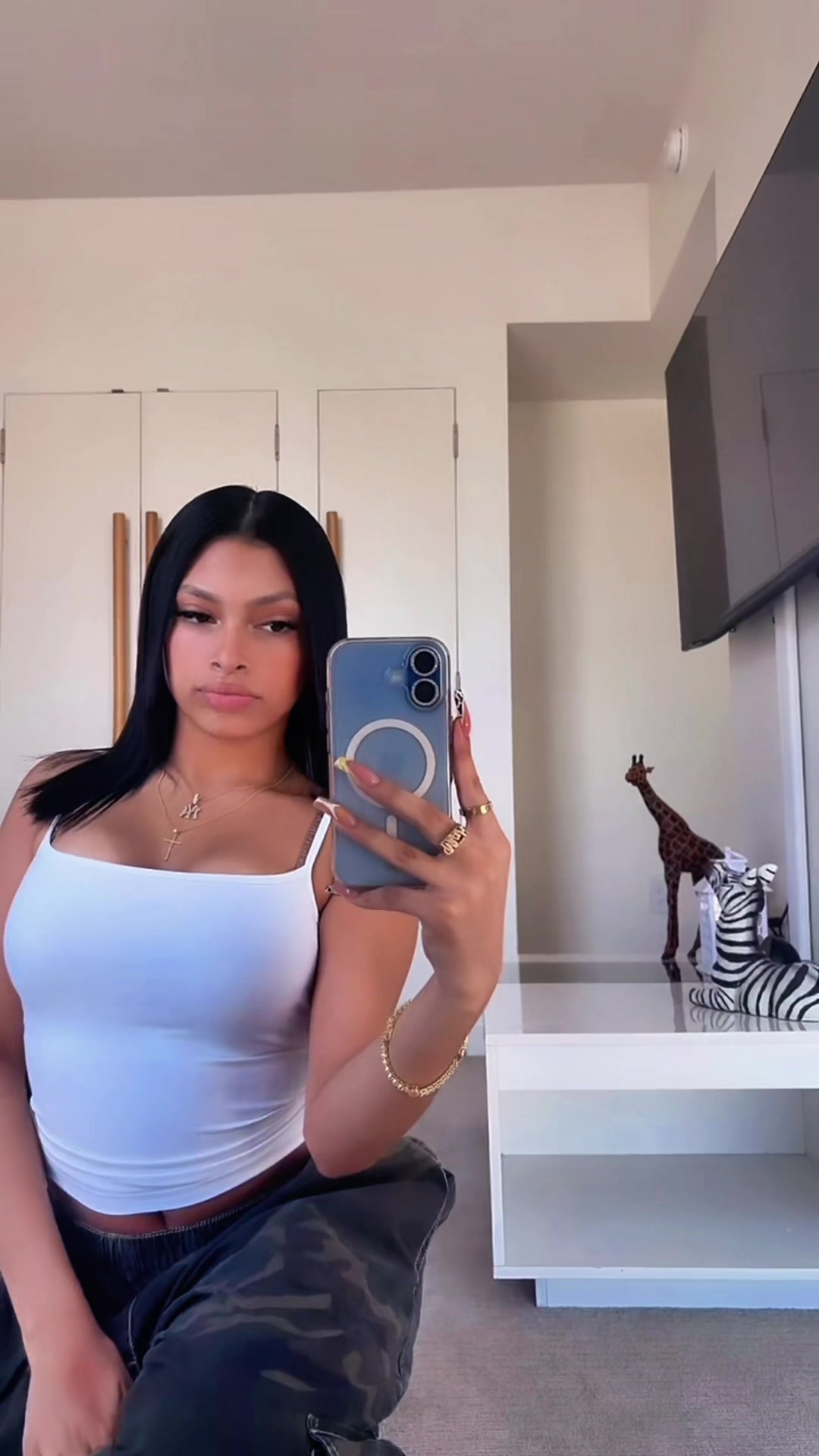 @itsmiahv