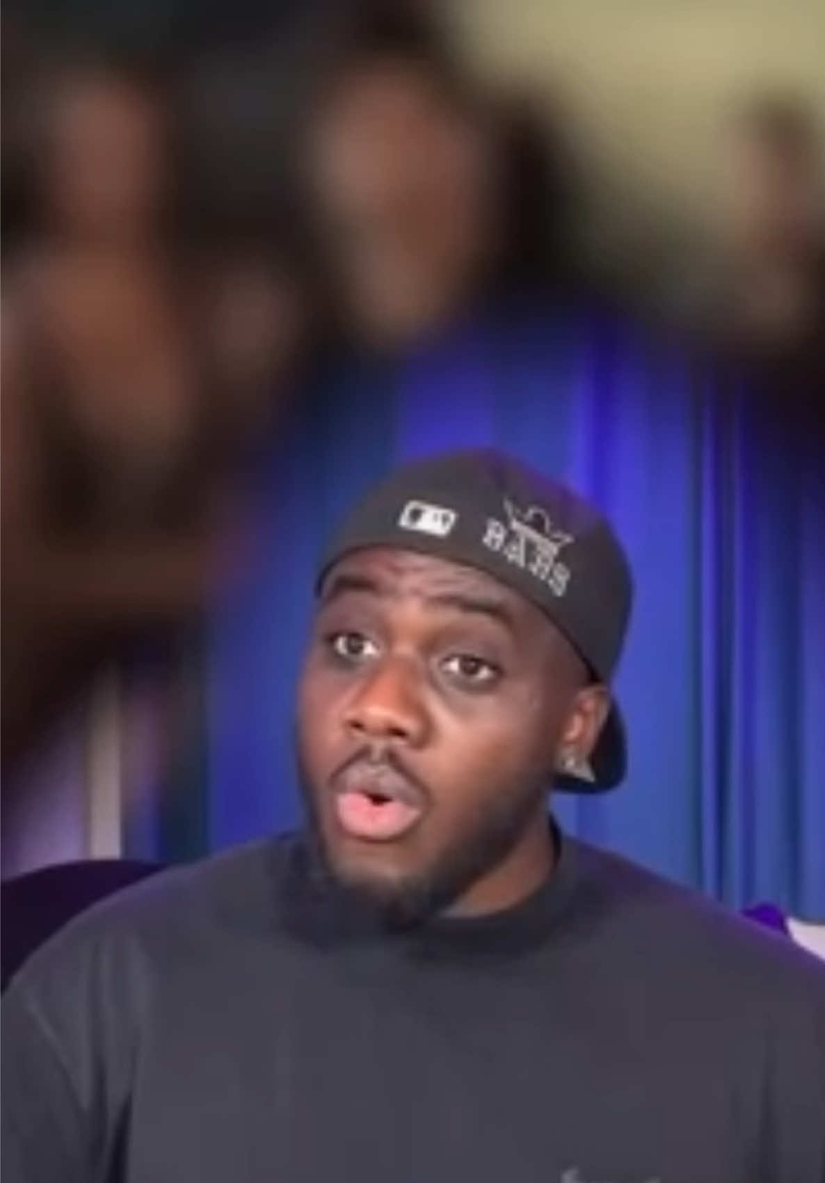 @Akinreacts