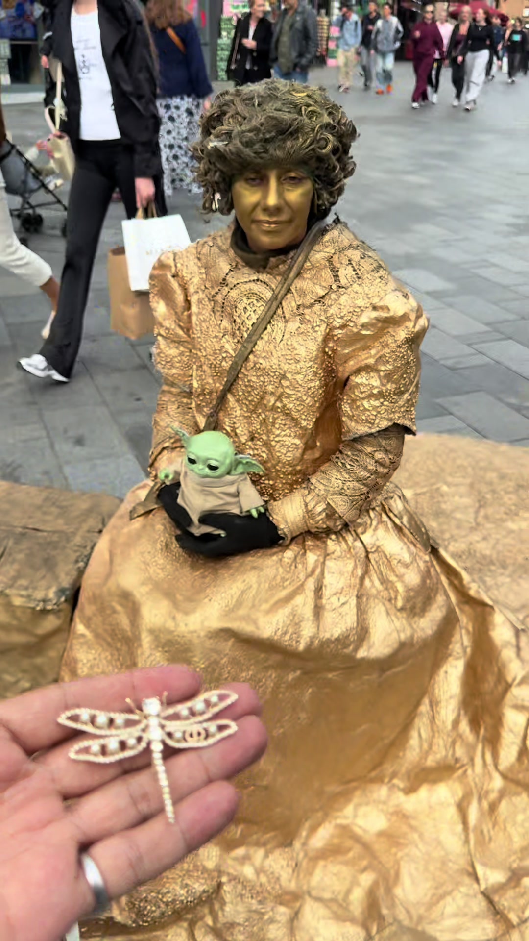 @goldenladystatue