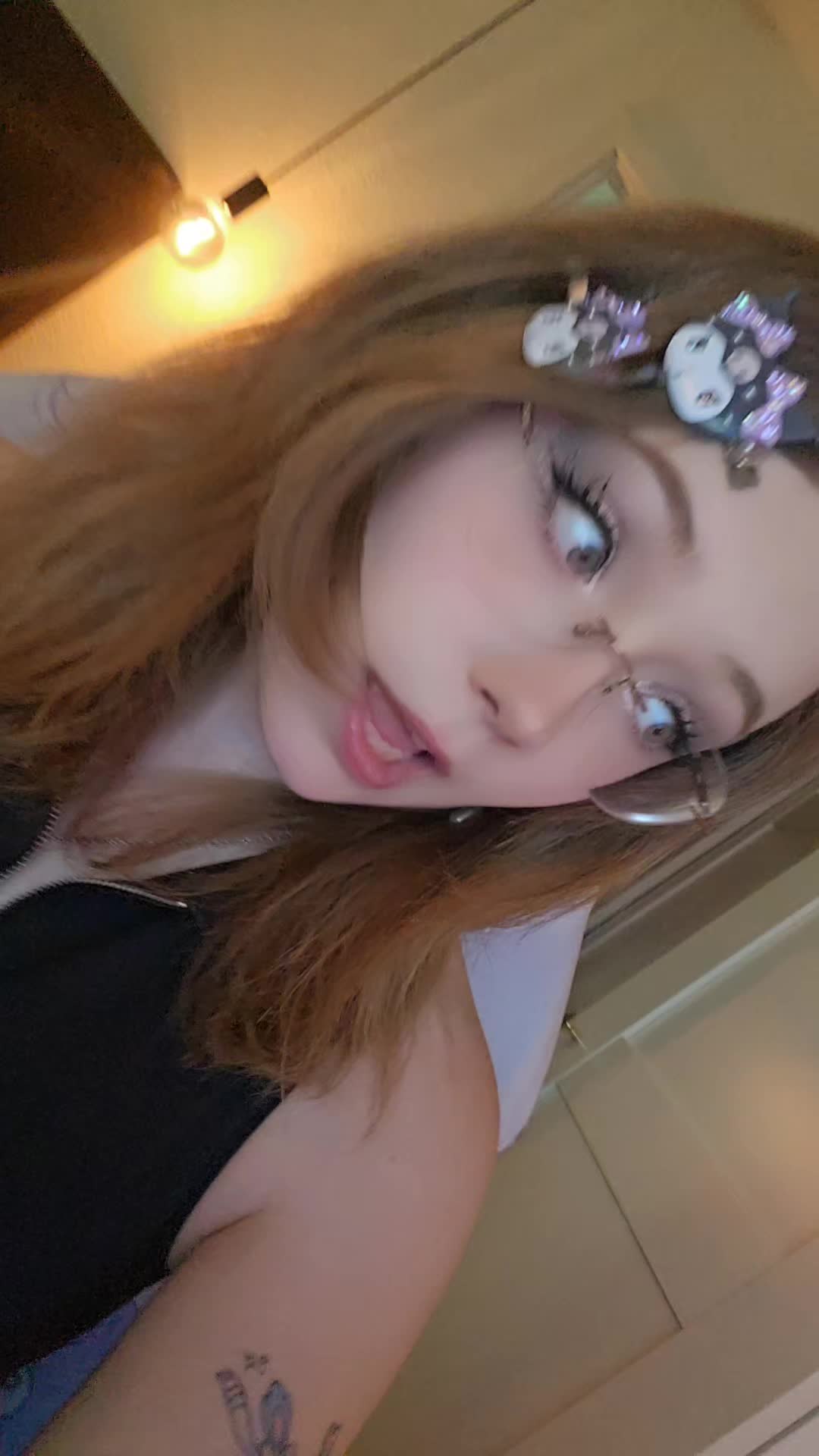 @୨ৎLaura