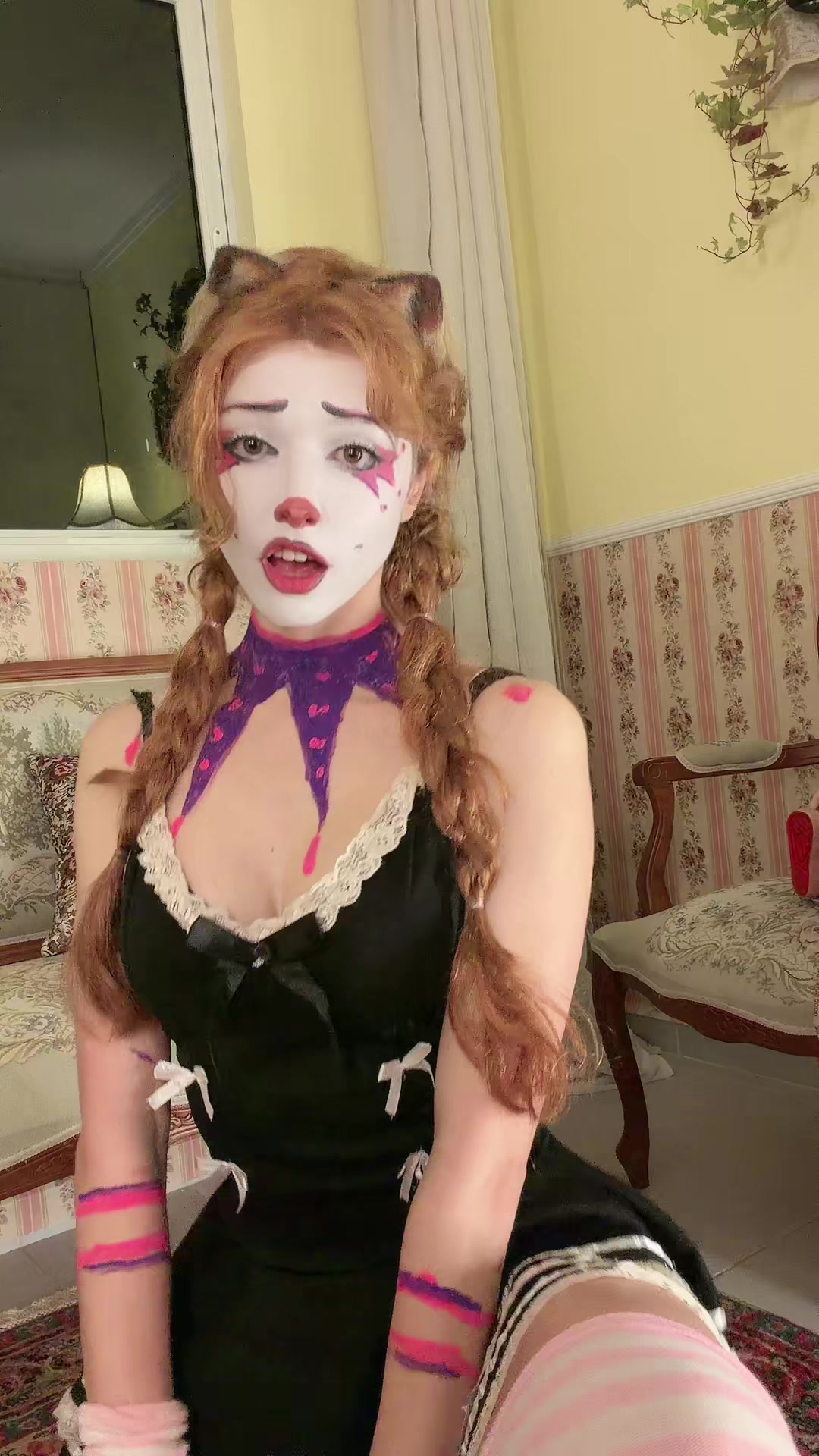 @Clown girl