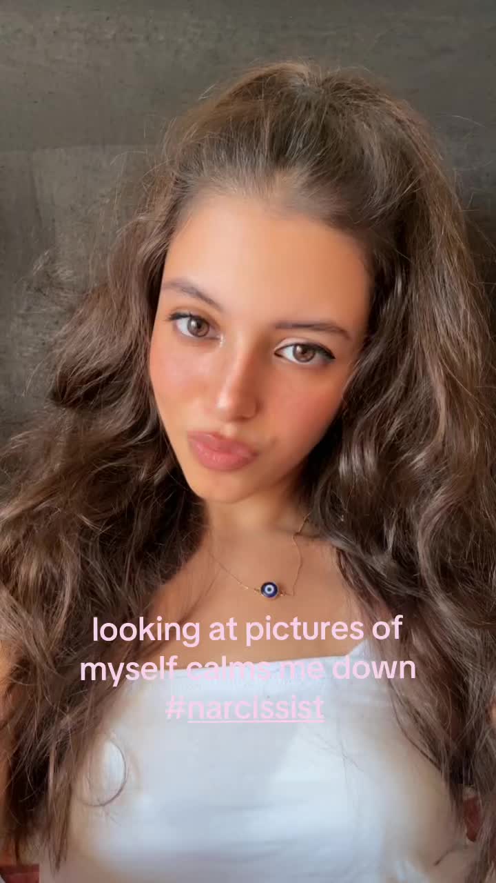 @Brunette bombshell