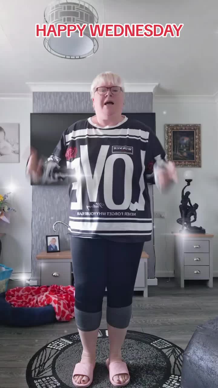 @Itsmedeedee