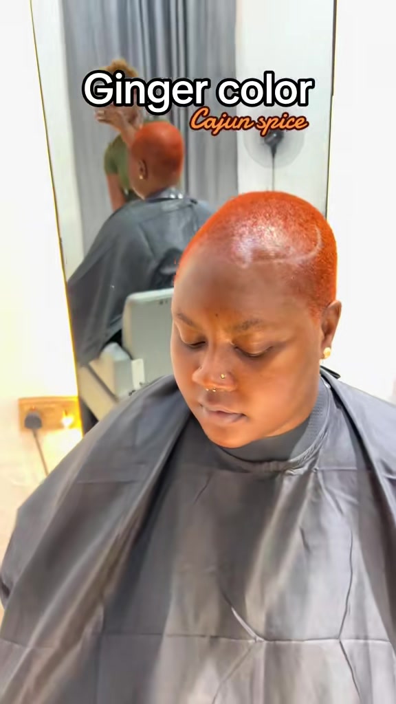 @FEMALE BARBER/LOCTICIAN IN LAG