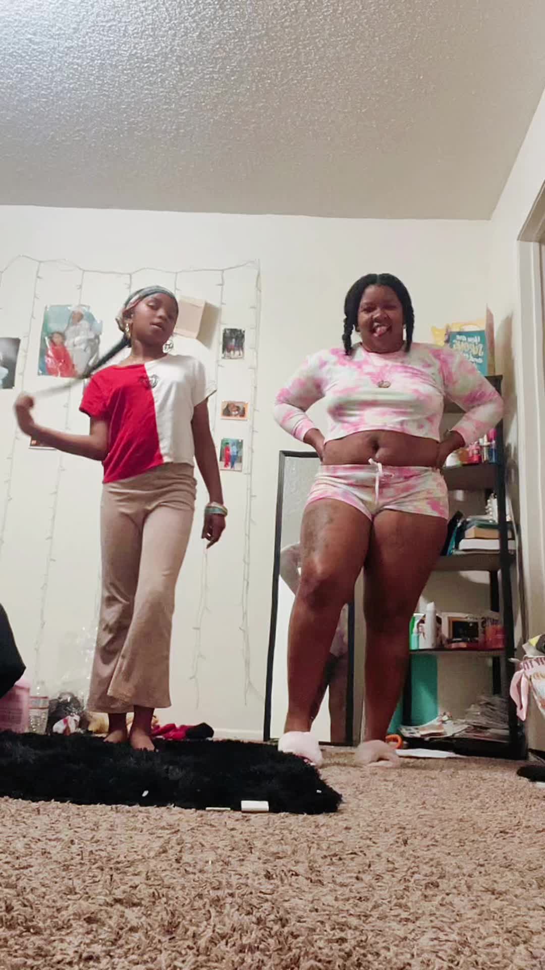 @Pocaaaa .