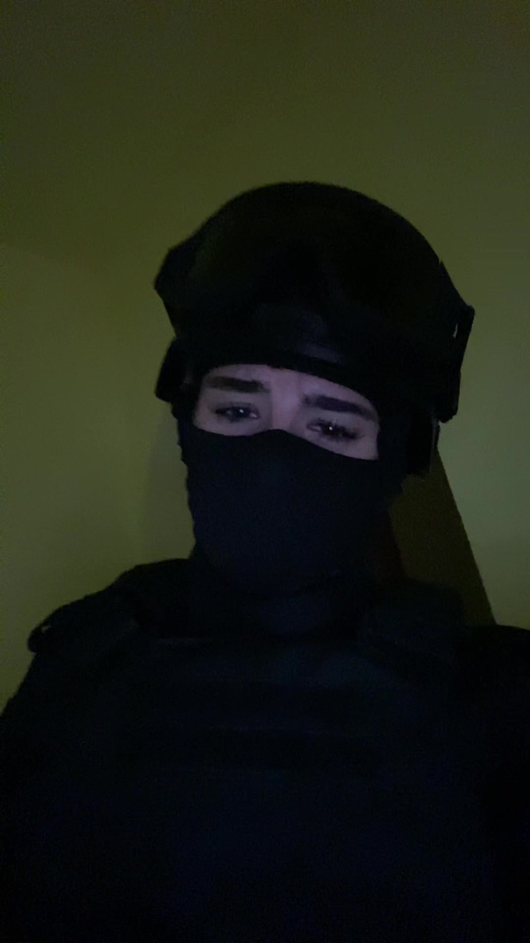 @╰‿╯