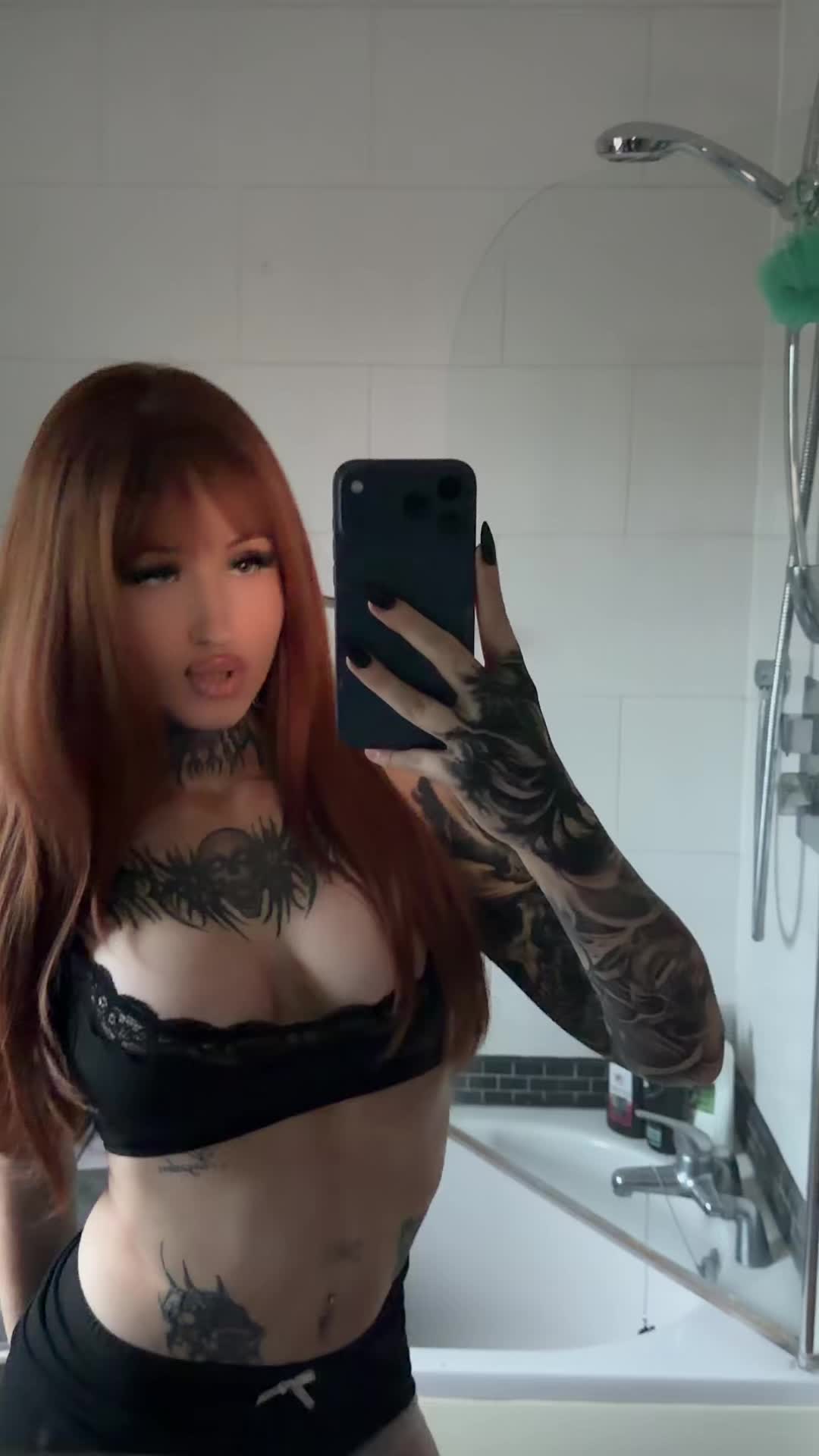 @݁ᛪ༙𝖊𝖗𝖎𝖓👩🏼🦰🦇