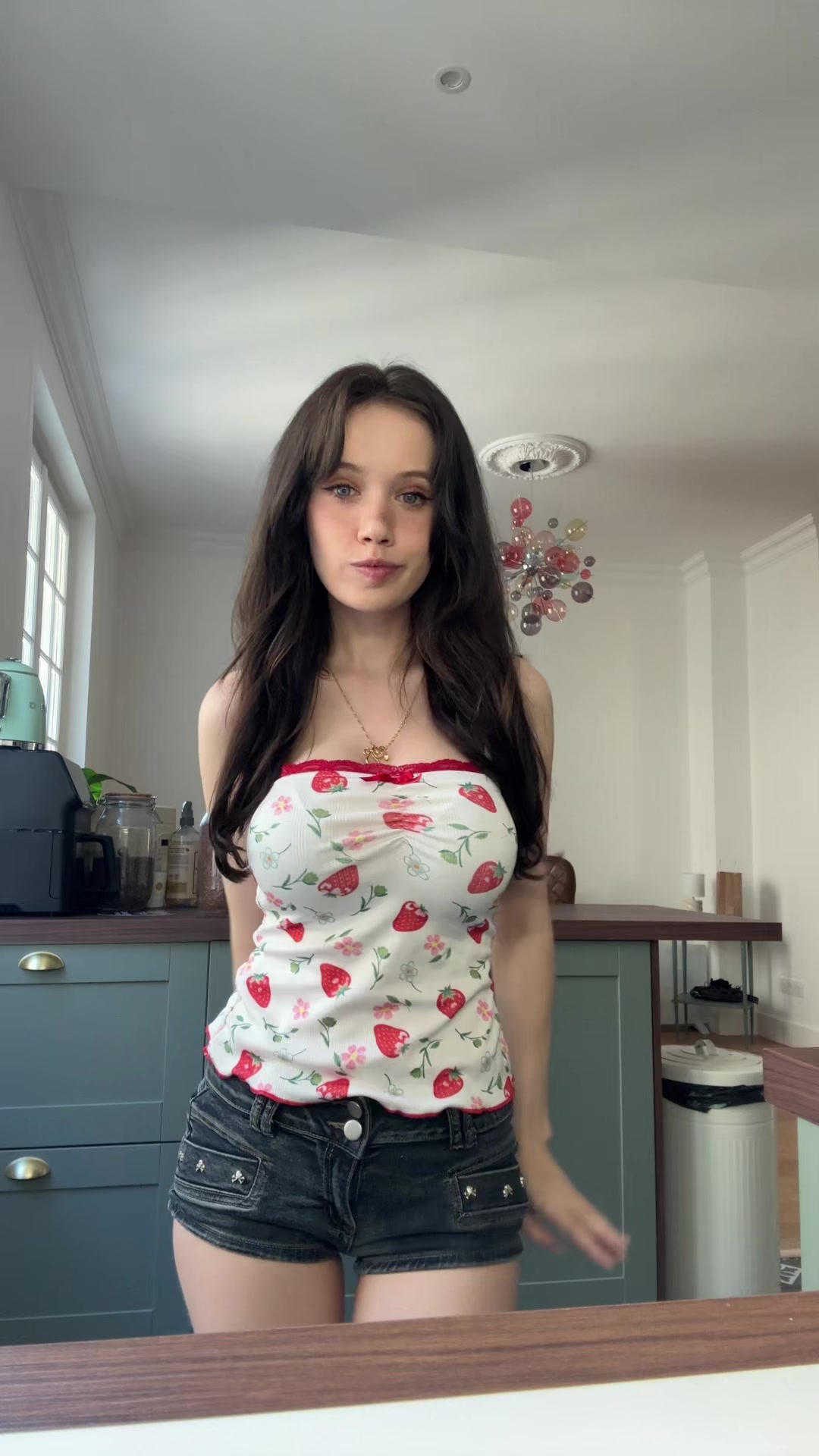 @Charlyne twitch.tv/charlyne