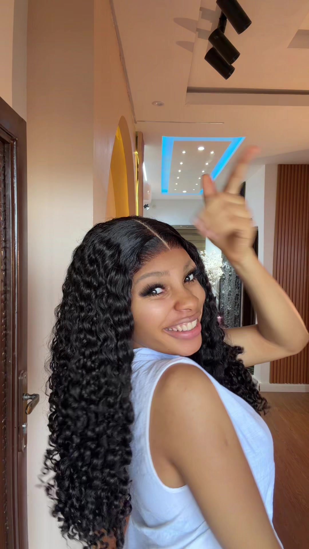 @Queens_unique_hairs