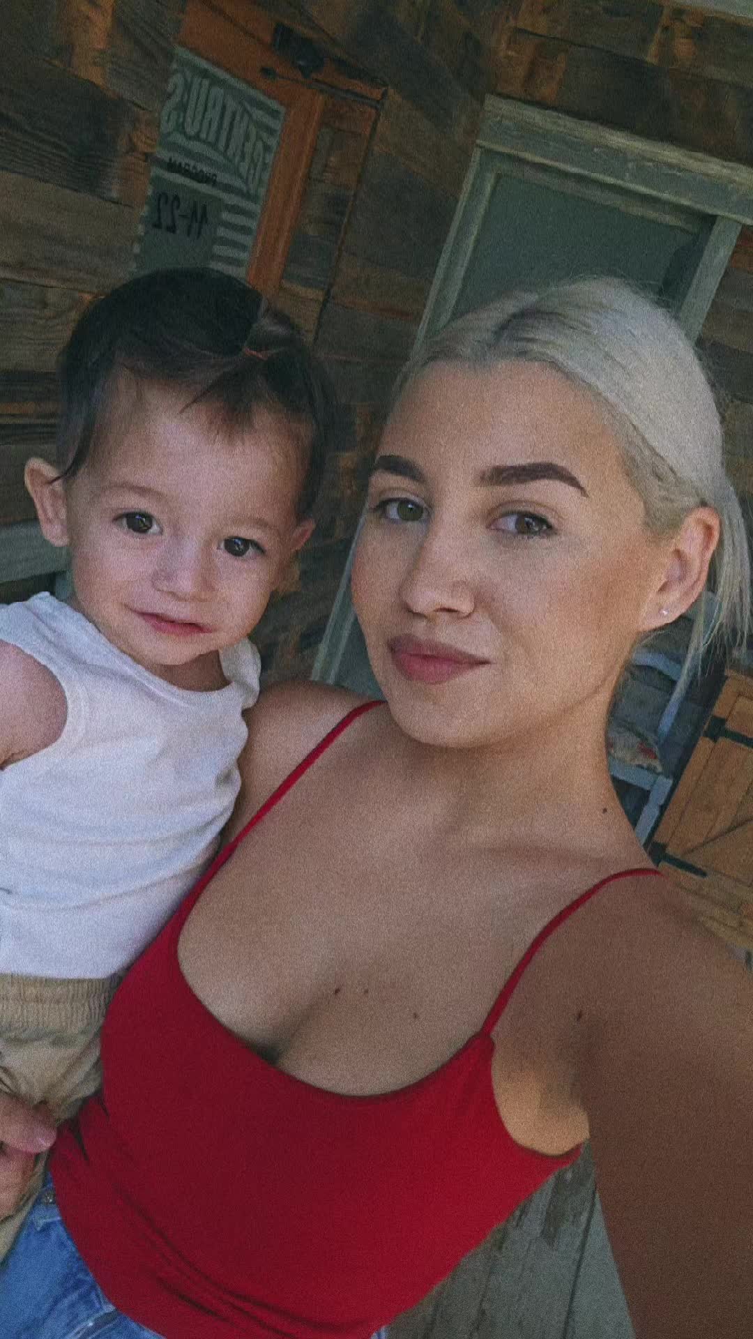 @Georgiana💜