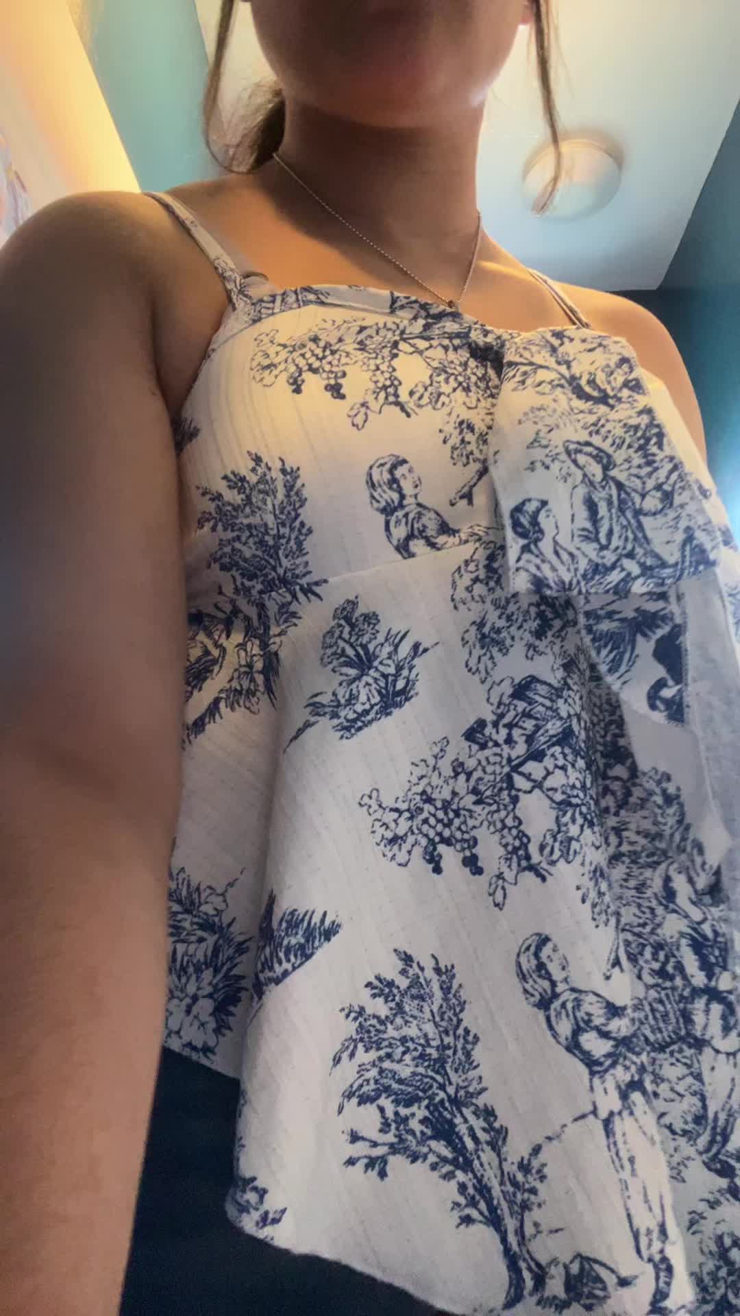 @Ellie🥀