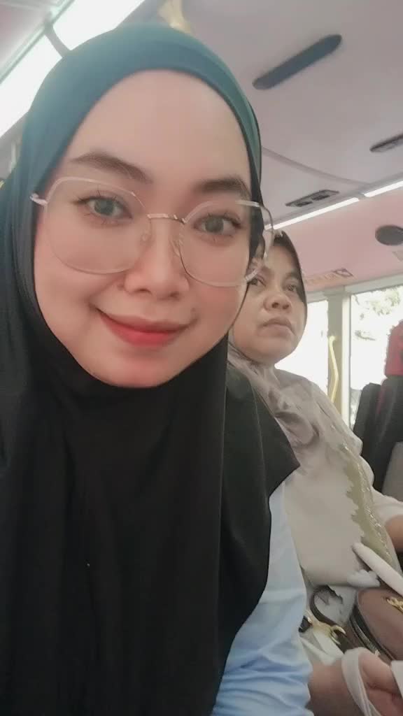@Queen_Bee๐๐ญ๐ฐ