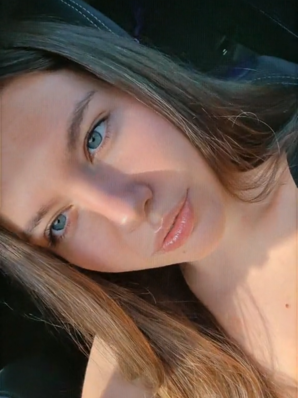 @joneenjamio_