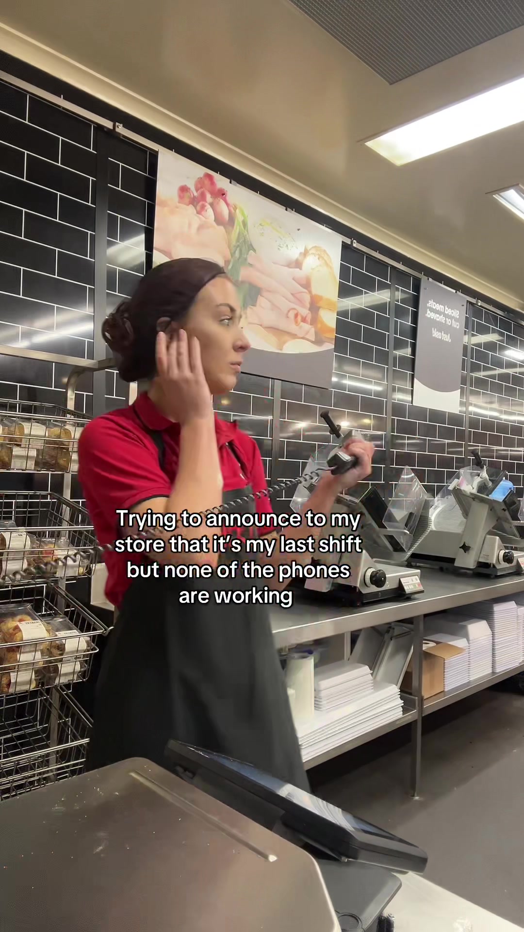 @itsellieinthedeli